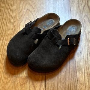 Birkenstock Boston Soft Footbed in Mocha Suede Size 36